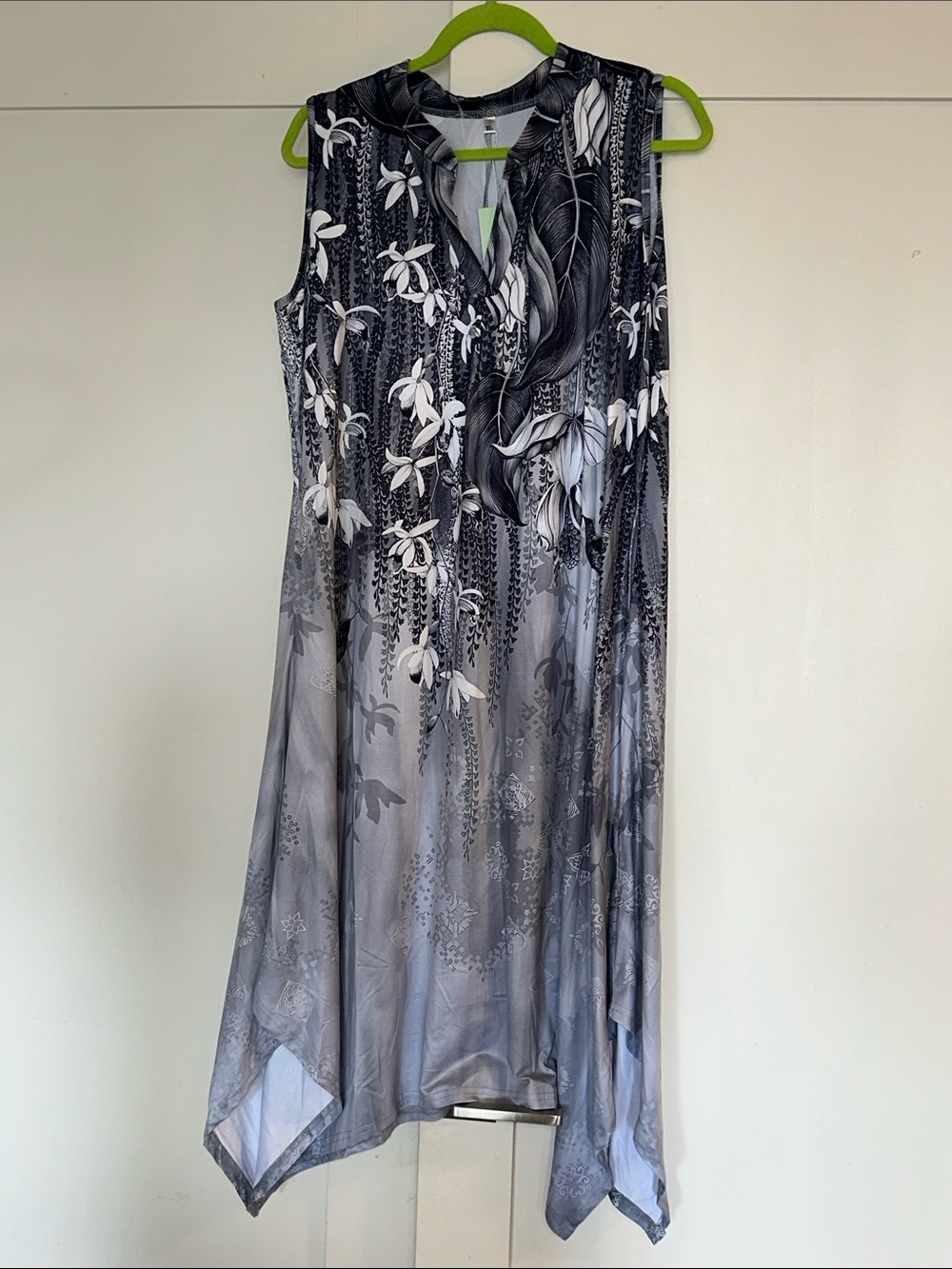 Sleeveless Grey Floral Maxi Dress - Elegant Flow, Size: XL, NWT